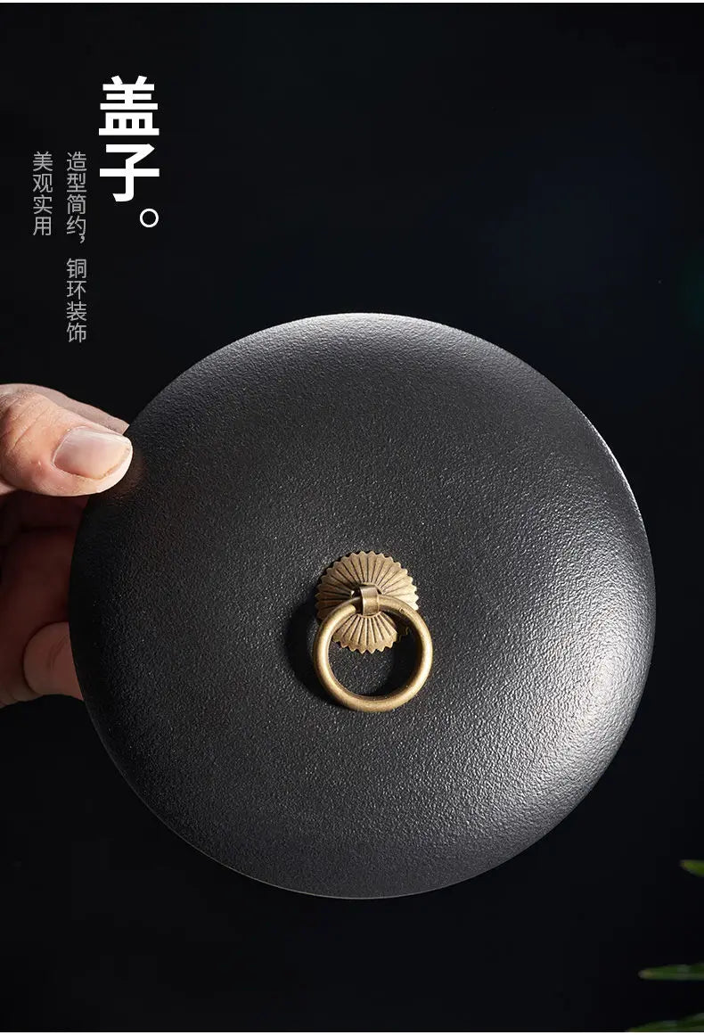 Creative Black Matte Ceramic Ashtray with Lid Indoor Wind & Ash Resistant Car Ashtray Portable Ceramic Ashtray Home Decoration