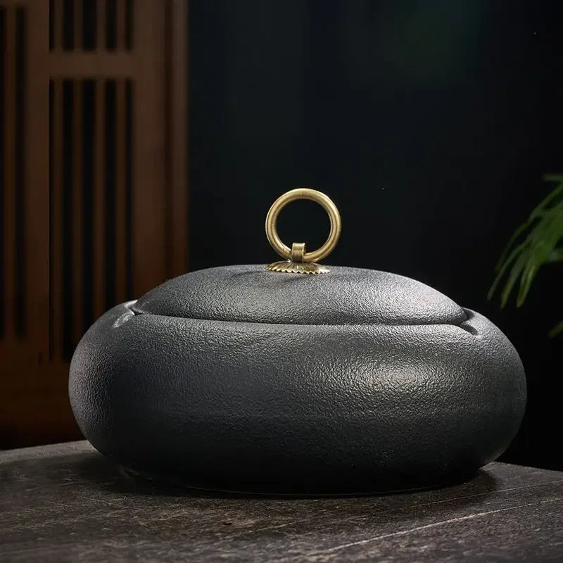 Creative Black Matte Ceramic Ashtray with Lid Indoor Wind & Ash Resistant Car Ashtray Portable Ceramic Ashtray Home Decoration