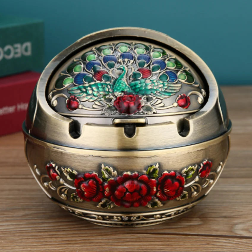 1pc Metal Ashtray, Smoking Windproof Vintage Lid Ornament, Vintage Cigarette Metal Decoration,Portable Home Decor Ashtrays